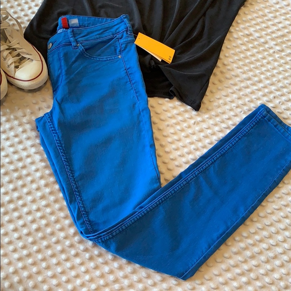 ⭐️❤️ H&M DIVIDED Slim Leg Pant ❤️⭐️